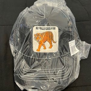 Snapback Trucker Tiger Hat — Black